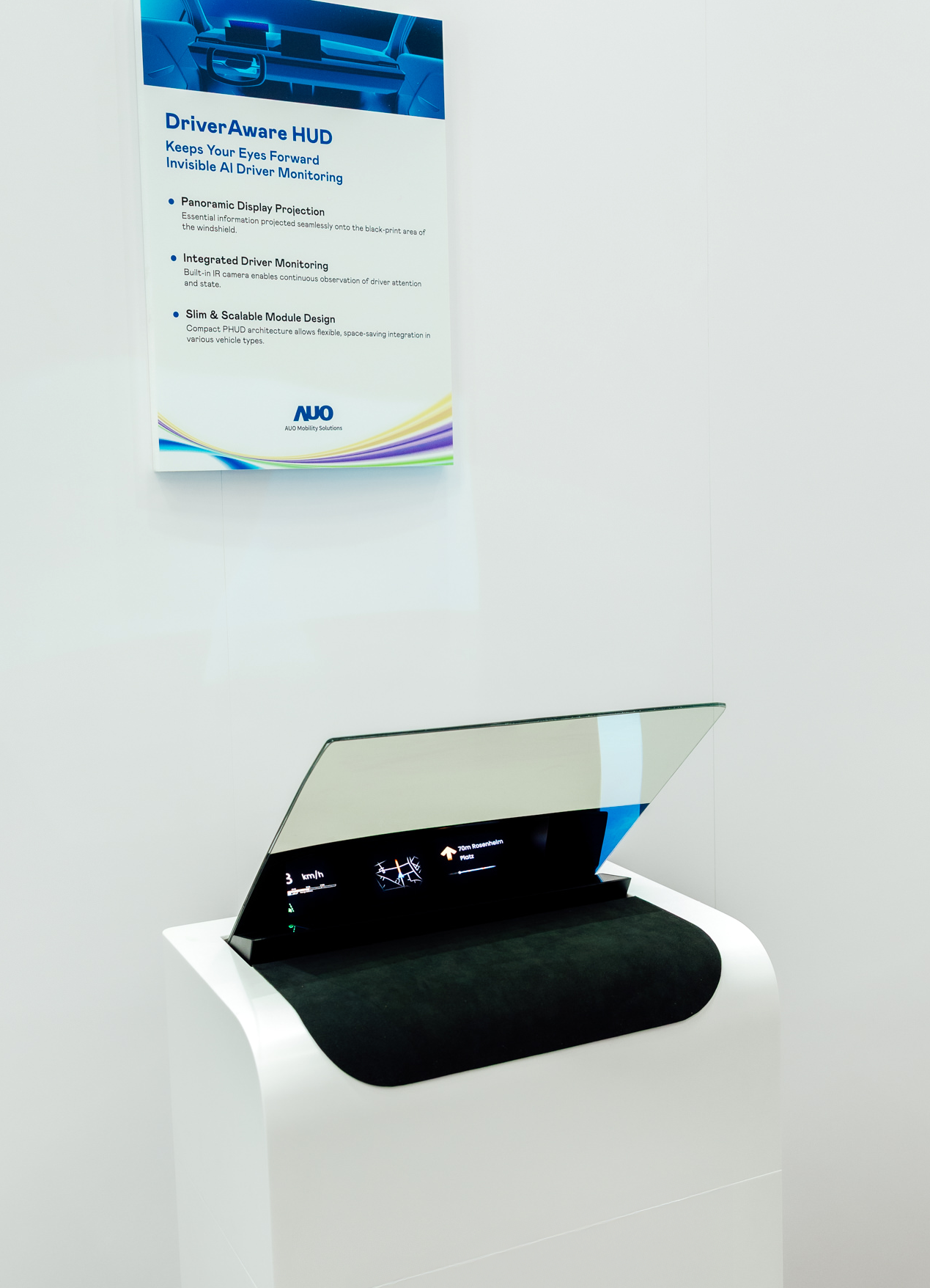 DriverAware HUD结合抬头显示器与隐藏式红外线摄影机，将车速、导航及警示讯息投影于挡风玻璃上，完美对齐驾驶目不离路的视线，同时，透过AI 监控驾驶注意力以提升安全性。